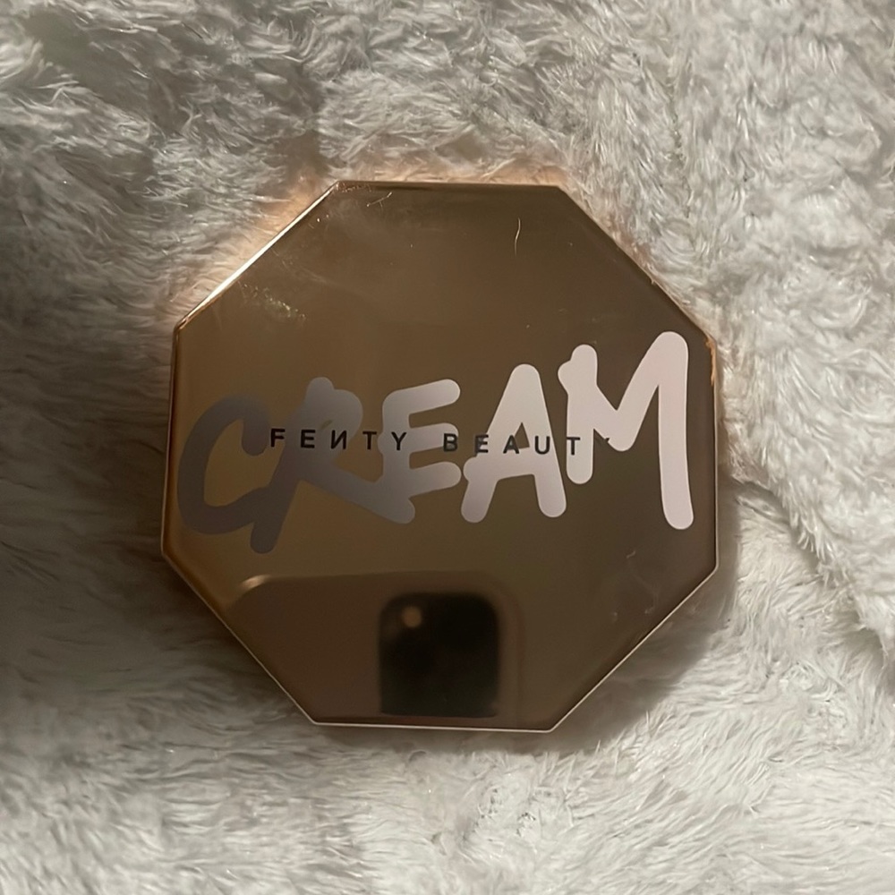 Fenty beauty Cheeks out Freestyle Cream Bronzer, 05 Teddy (Used lightly)